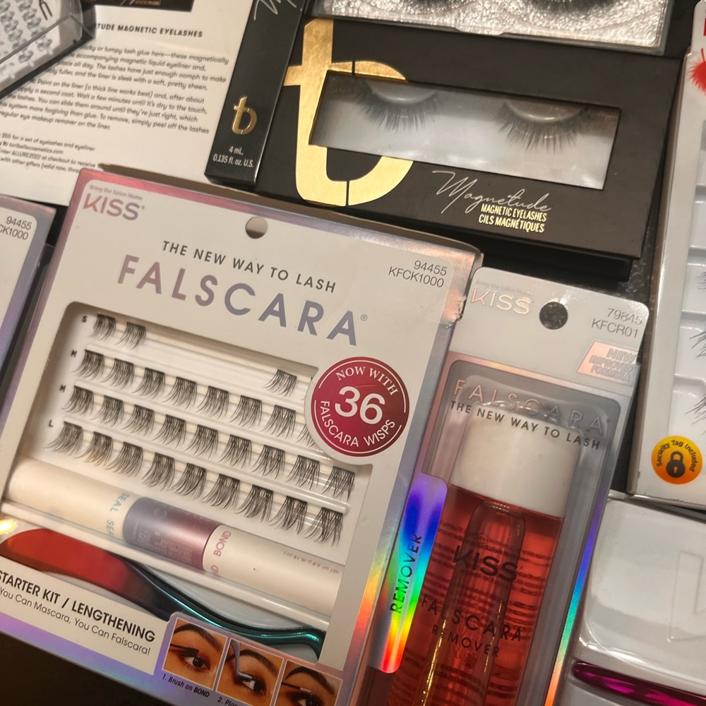 False Lash Bundle - Picture 5 of 6